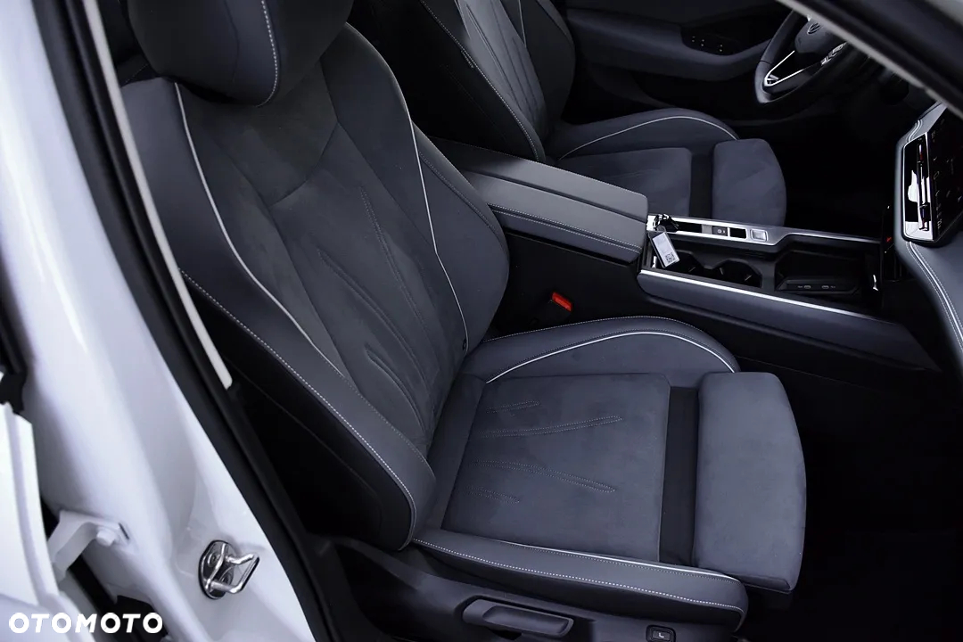 Volkswagen Passat 1.5 TSI eHybrid PHEV Elegance DSG - 23
