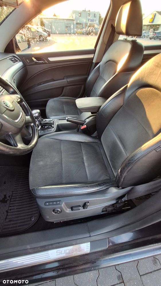 Skoda Superb 2.0 TDI Elegance DSG - 26