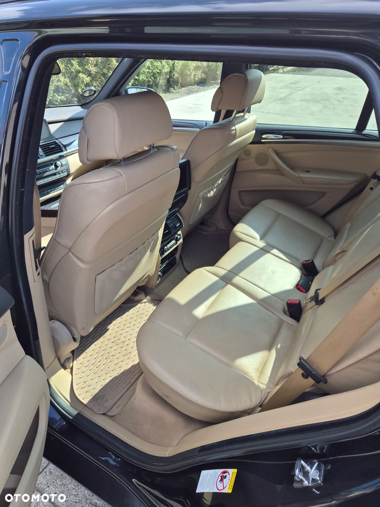 BMW X5 4.8i xDrive - 11