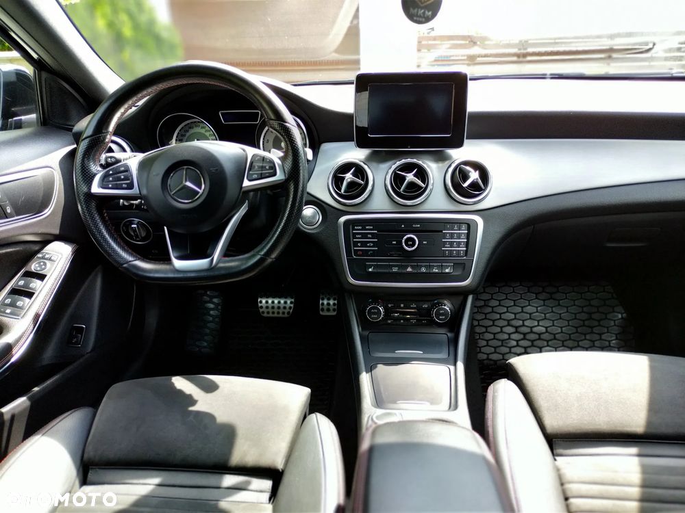 Mercedes-Benz GLA - 14