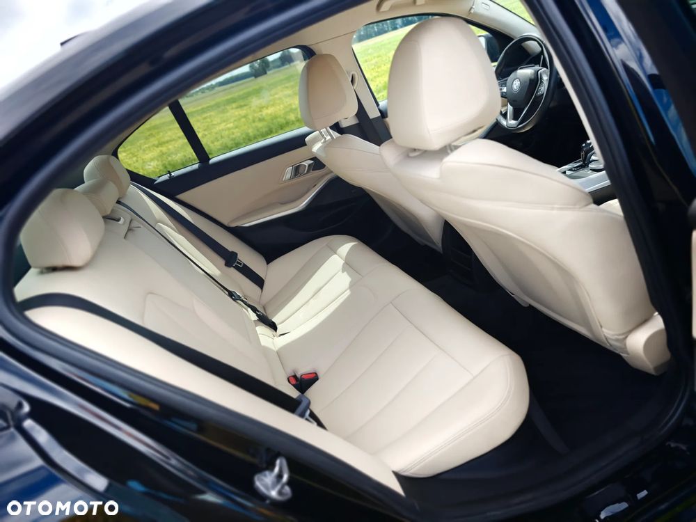 BMW Seria 3 318i - 24