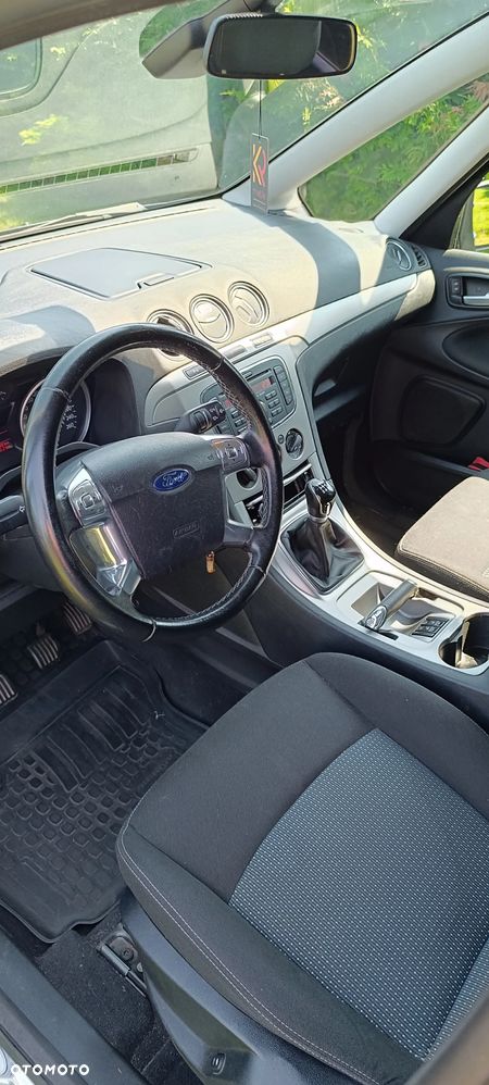 Ford Galaxy 2.0 Ambiente - 9