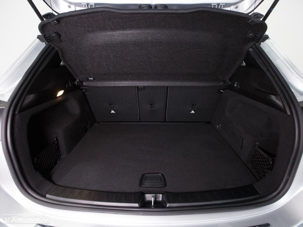 Mercedes-Benz GLA 180 7G-DCT Progressive - 12