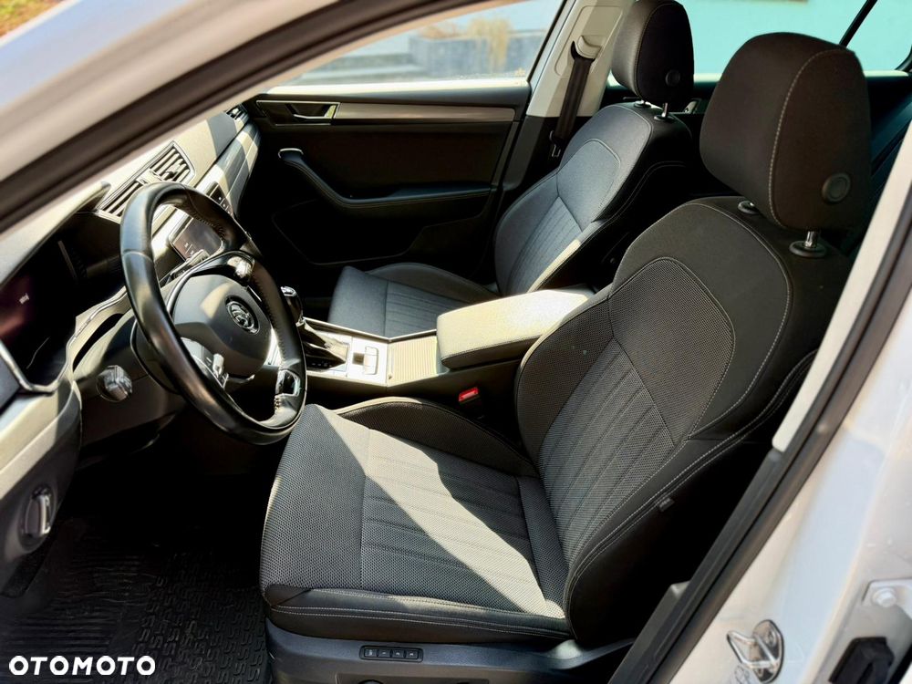 Skoda Superb 2.0 TDI SCR 4x4 Style DSG - 9