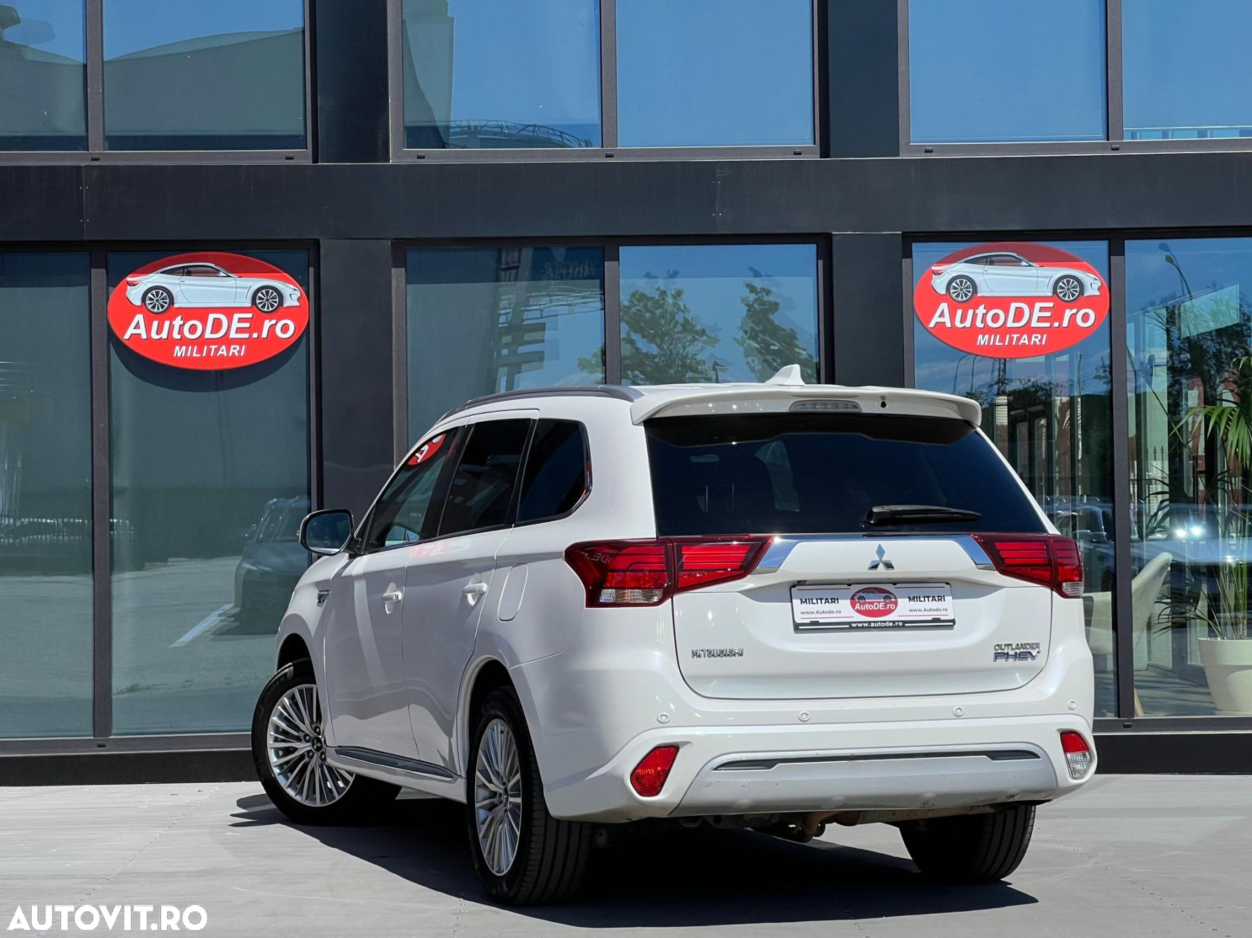 Mitsubishi Outlander - 4