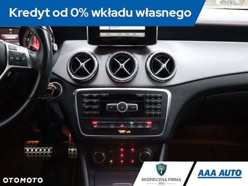 Mercedes-Benz GLA - 13