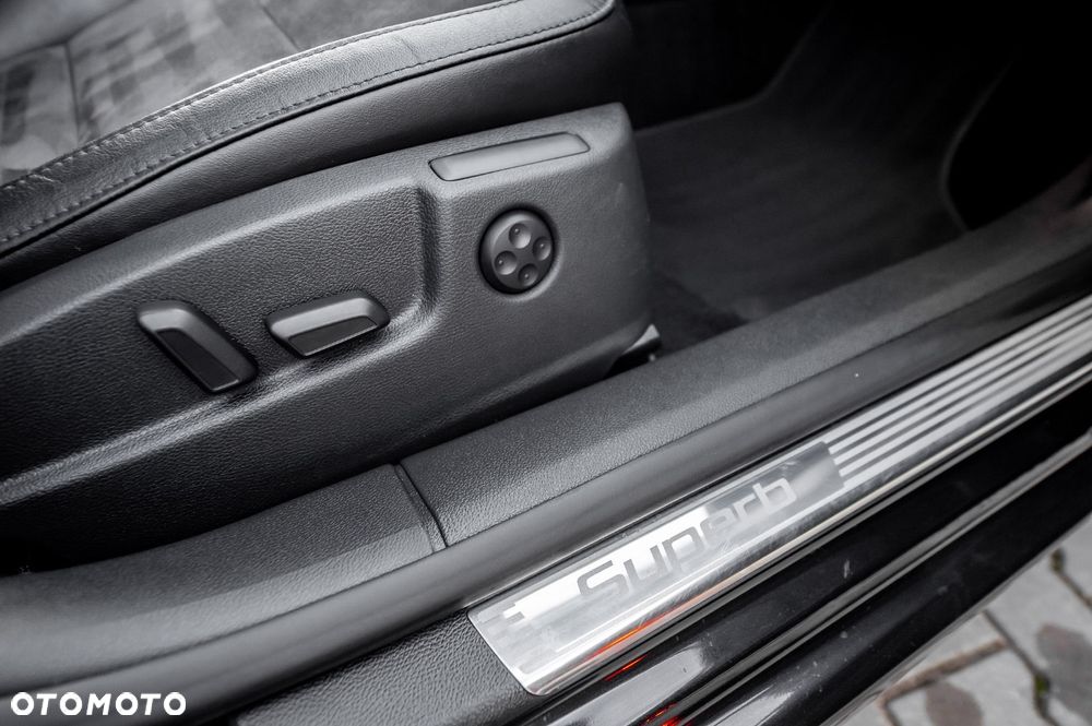 Skoda Superb 2.0 TDI Green tec 4x4 DSG L&K - 37