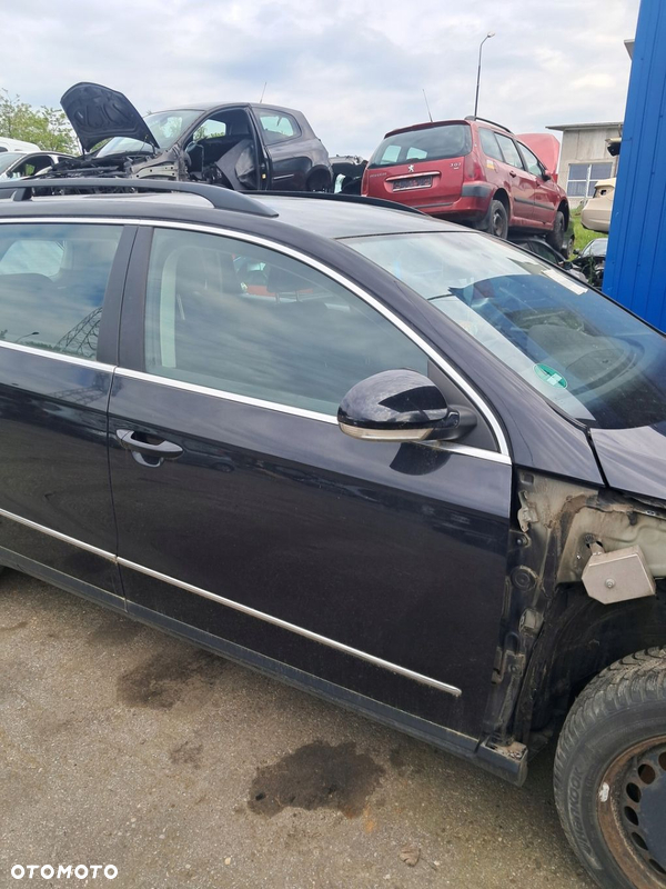 VW PASSAT B6 05-10 Drzwi prawy przód LC9X Bez rdzy