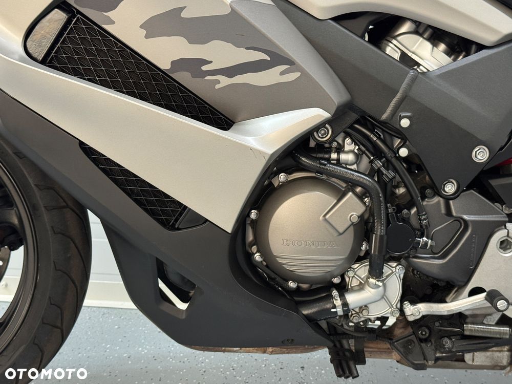 Honda VFR - 18