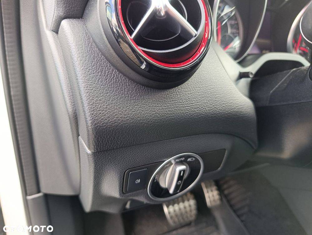 Mercedes-Benz GLA AMG 45 4Matic AMG Speedshift 7G-DCT - 17