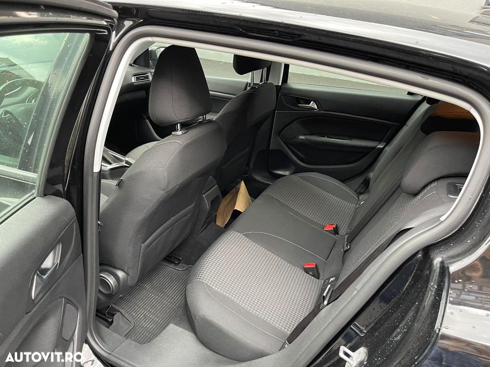 Peugeot 308 1.2 L PureTech Turbo S&S Allure - 8