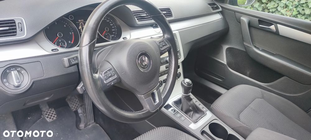Volkswagen Passat 2.0 TDI Trendline - 6