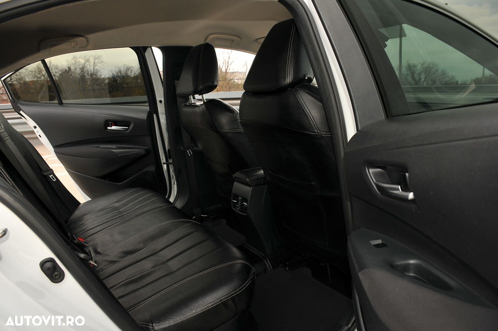 Toyota Corolla 1.8 HSD Business - 11