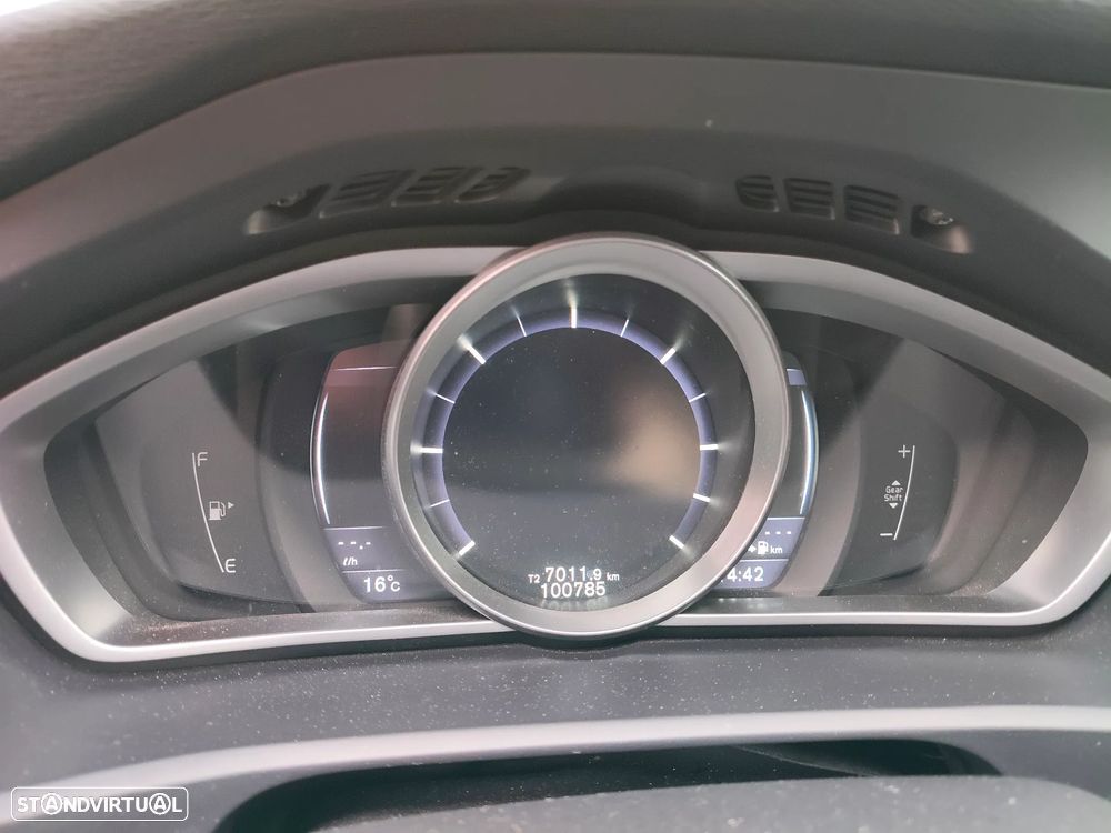 Volvo V40 Cross Country - 11