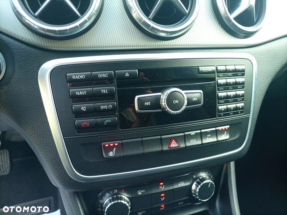 Mercedes-Benz CLA 180 AMG Line - 23