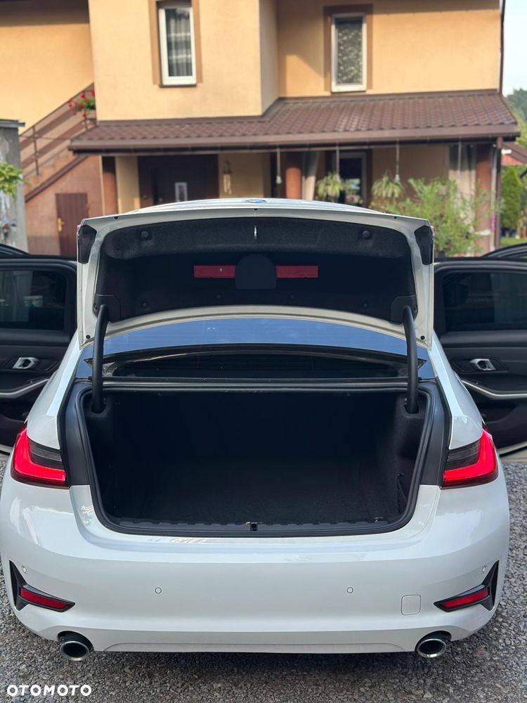 BMW Seria 3 320d Sport - 13