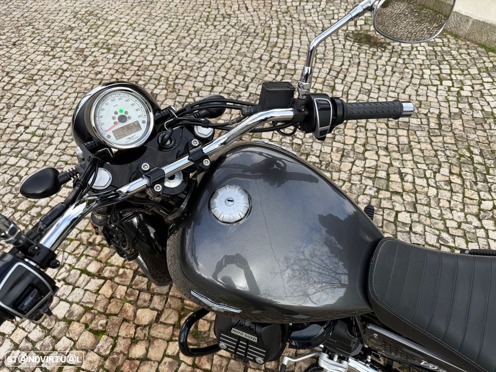 Moto Guzzi V9 Roamer - 22
