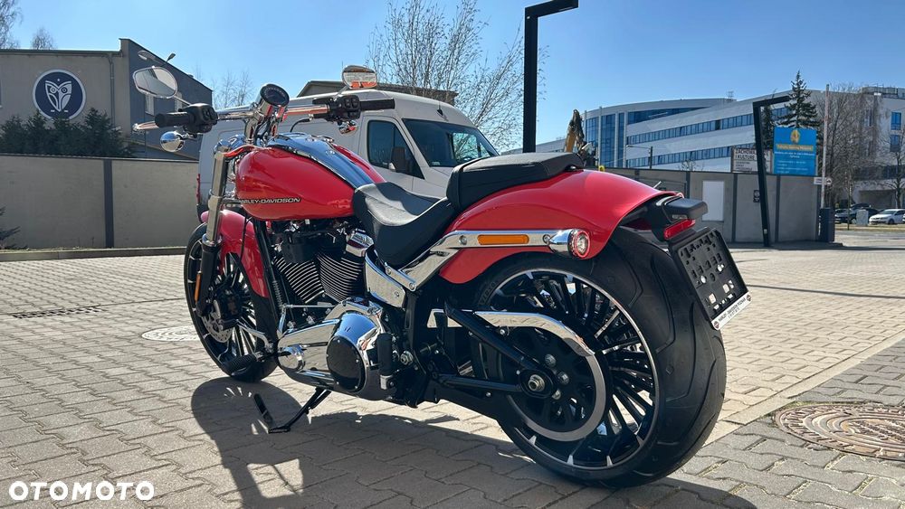 Harley-Davidson Softail Breakout - 4