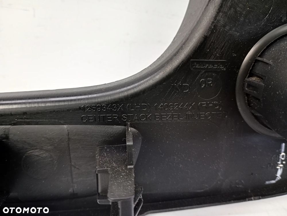 osłona ramka środkowa konsoli radia kratka nawiewu przełącznik opel vivaro b trafic III talento 682607479R - 13