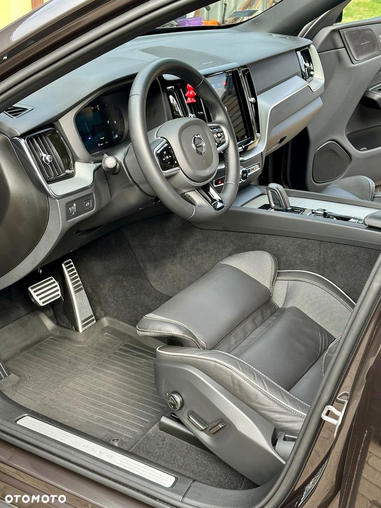 Volvo XC 60 B4 D AWD R-Design - 17