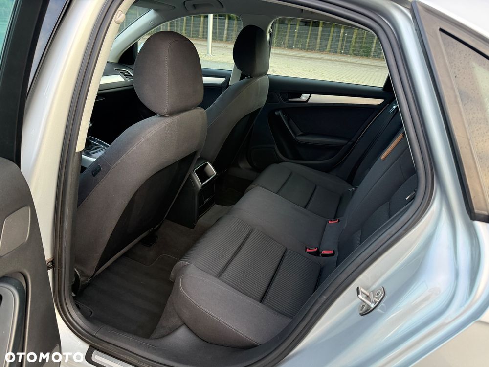 Audi A4 Limousine - 14