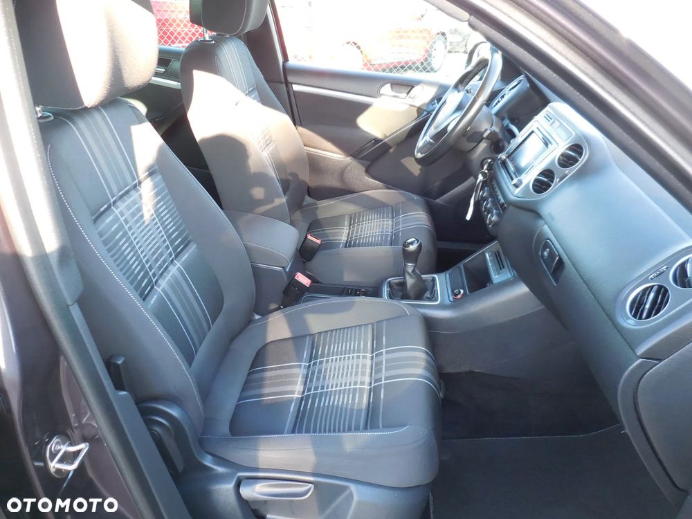 Volkswagen Tiguan 2.0 TDI SCR BlueMotion Technology Lounge Sport & Style - 12