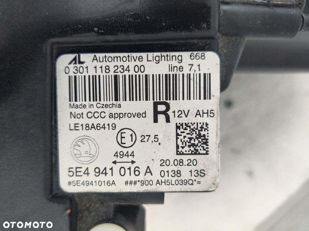 Lampa LED prawa Skoda Octavia 4 - 5