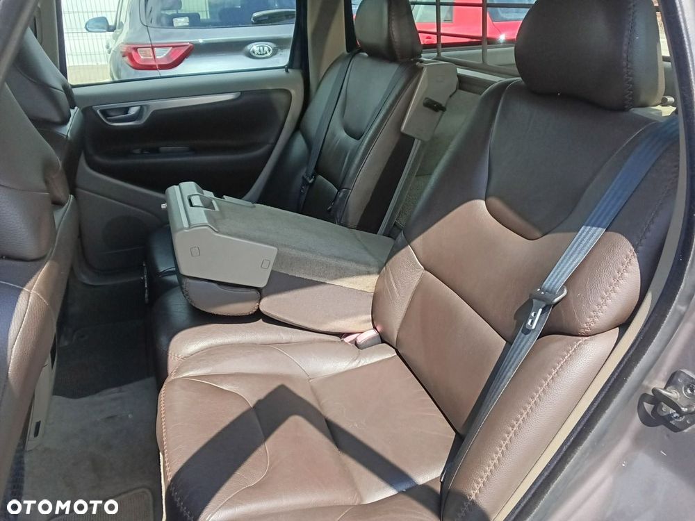 Volvo XC 70 - 10