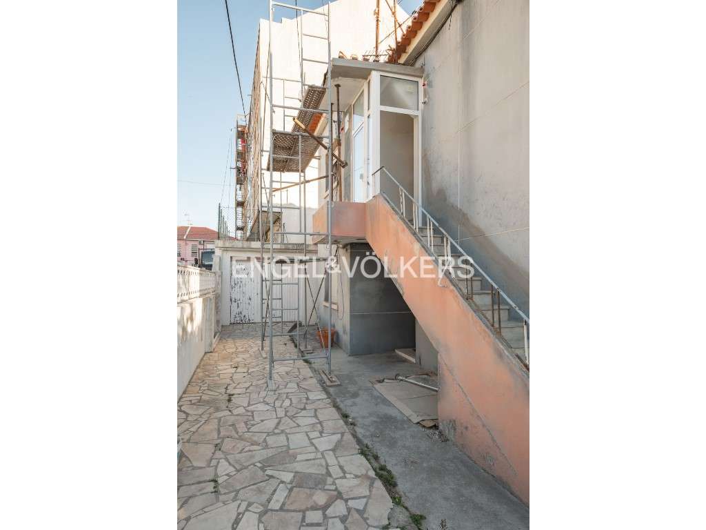 Apartamento T3 Renovado no Feijó - Grande imagem: 3/17