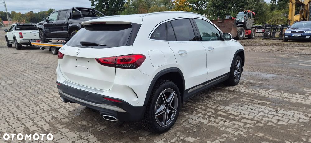 Mercedes-Benz GLA - 21