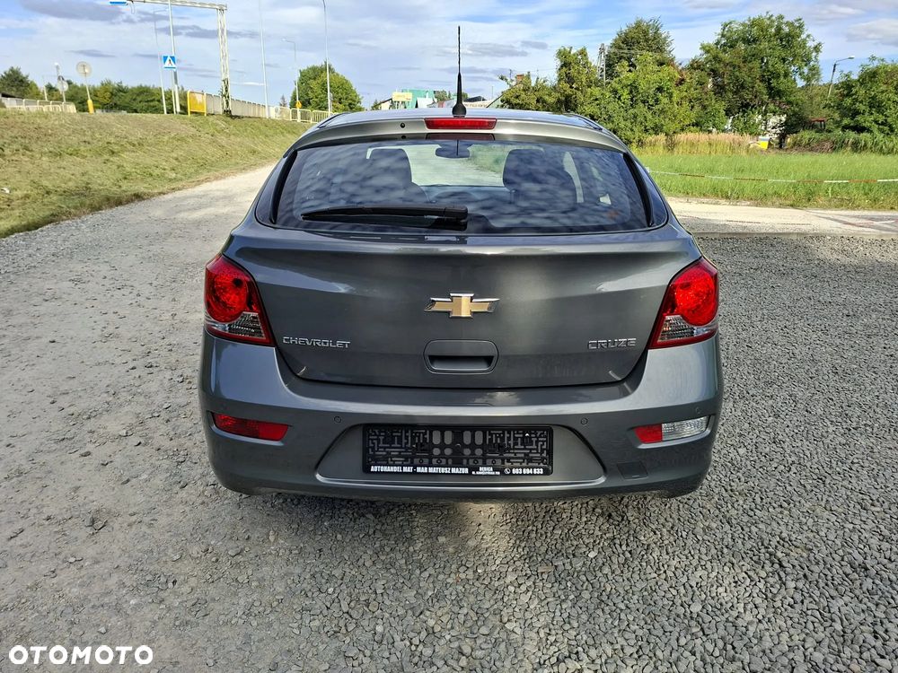 Chevrolet Cruze 1.6 LS+ - 13