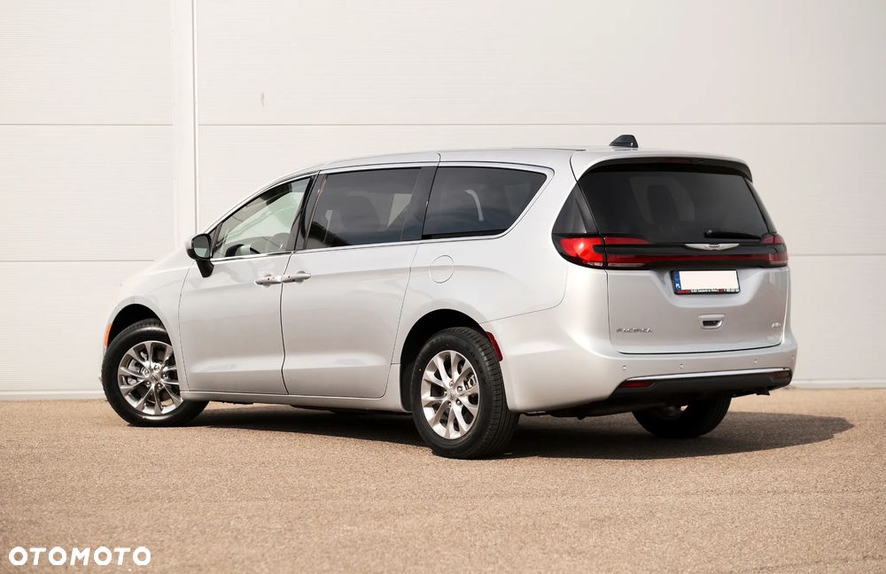 Chrysler Pacifica - 6