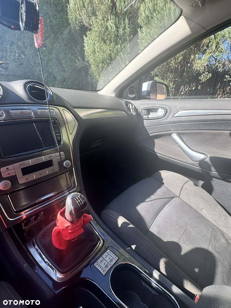 Ford Mondeo 2.0 Ghia - 8