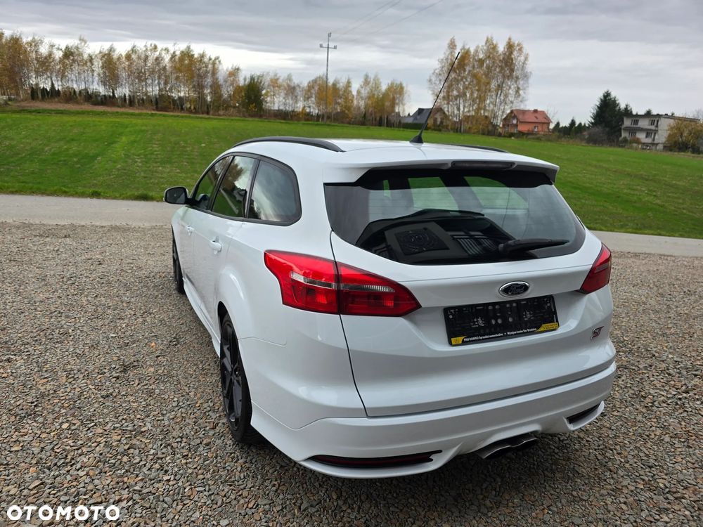 Ford Focus 2.0 EcoBoost ST mit Leder-Exclusiv-Paket - 26