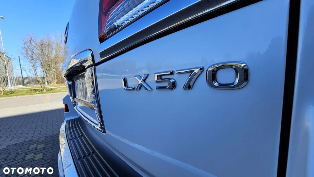 Lexus LX 570 Omotenashi - 34