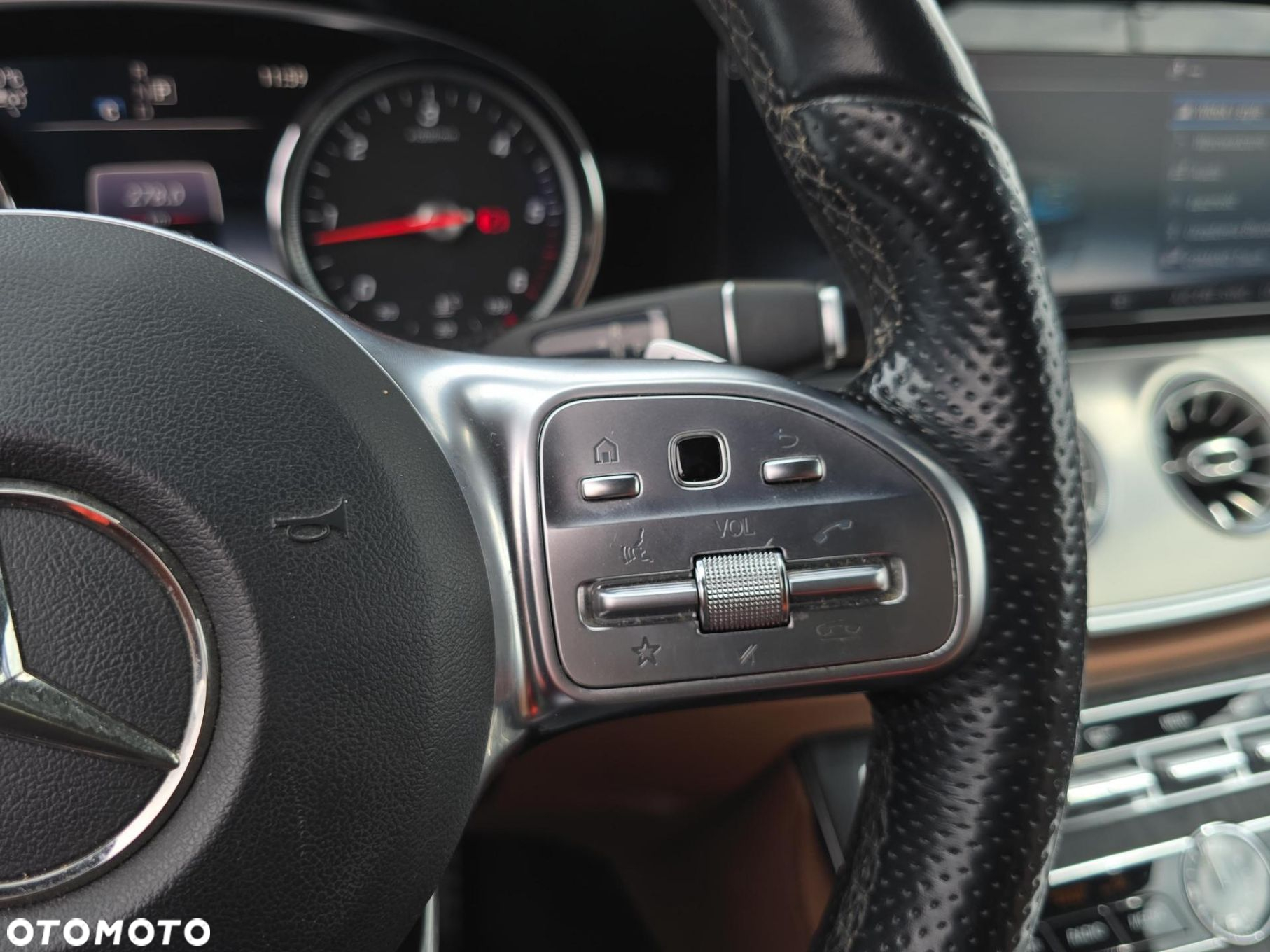Mercedes-Benz Klasa E 220 d Coupe 4-Matic 9G-TRONIC - 20