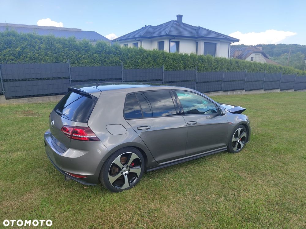 Volkswagen Golf GTI BlueMotion Technology DSG - 2
