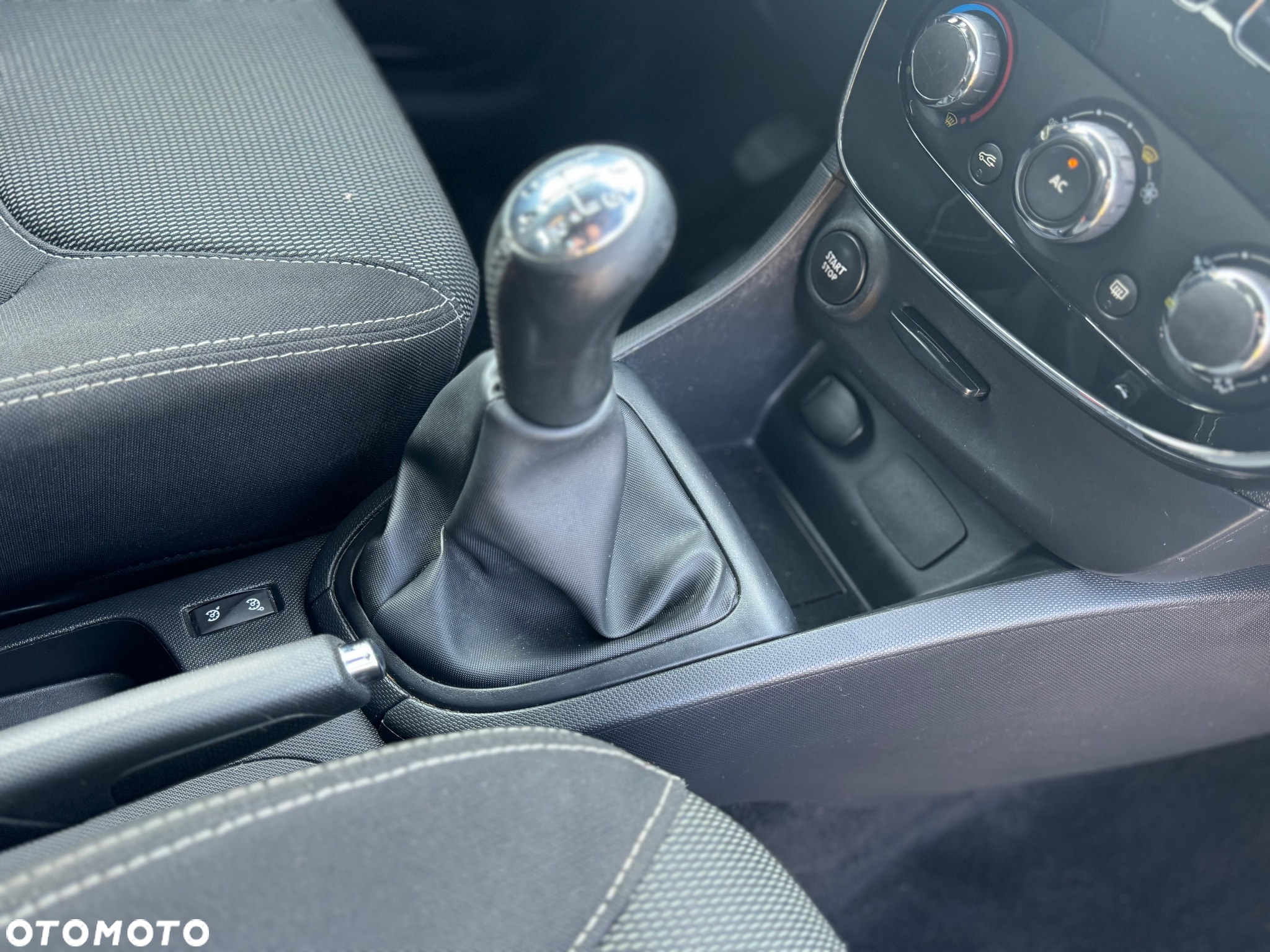 Renault Clio - 25