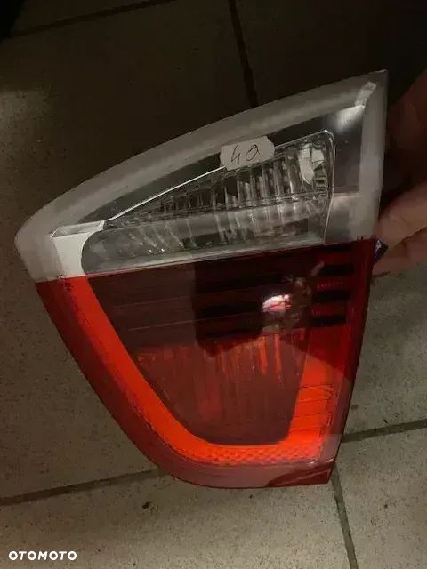 LAMPA PRAWA TYŁ W KLAPĘ BMW E90 6937460 - 1