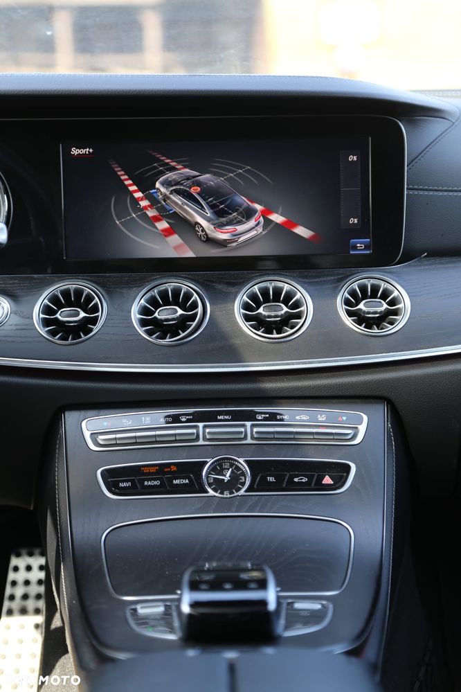 Mercedes-Benz Klasa E 200 4-Matic 9G-TRONIC - 24