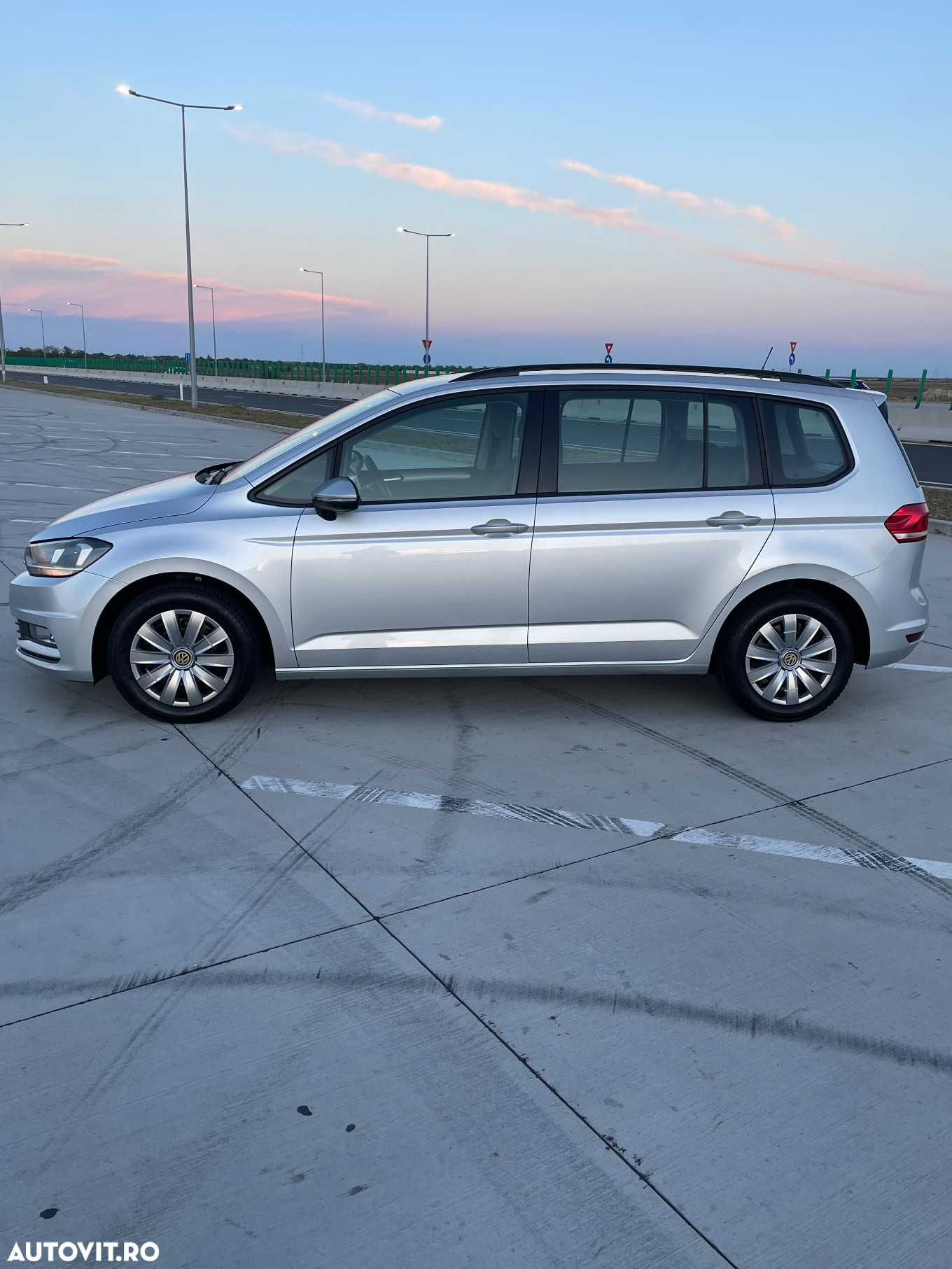 Volkswagen Touran 1.6 TDI SCR (BlueMotion Technology) DSG Comfortline - 16