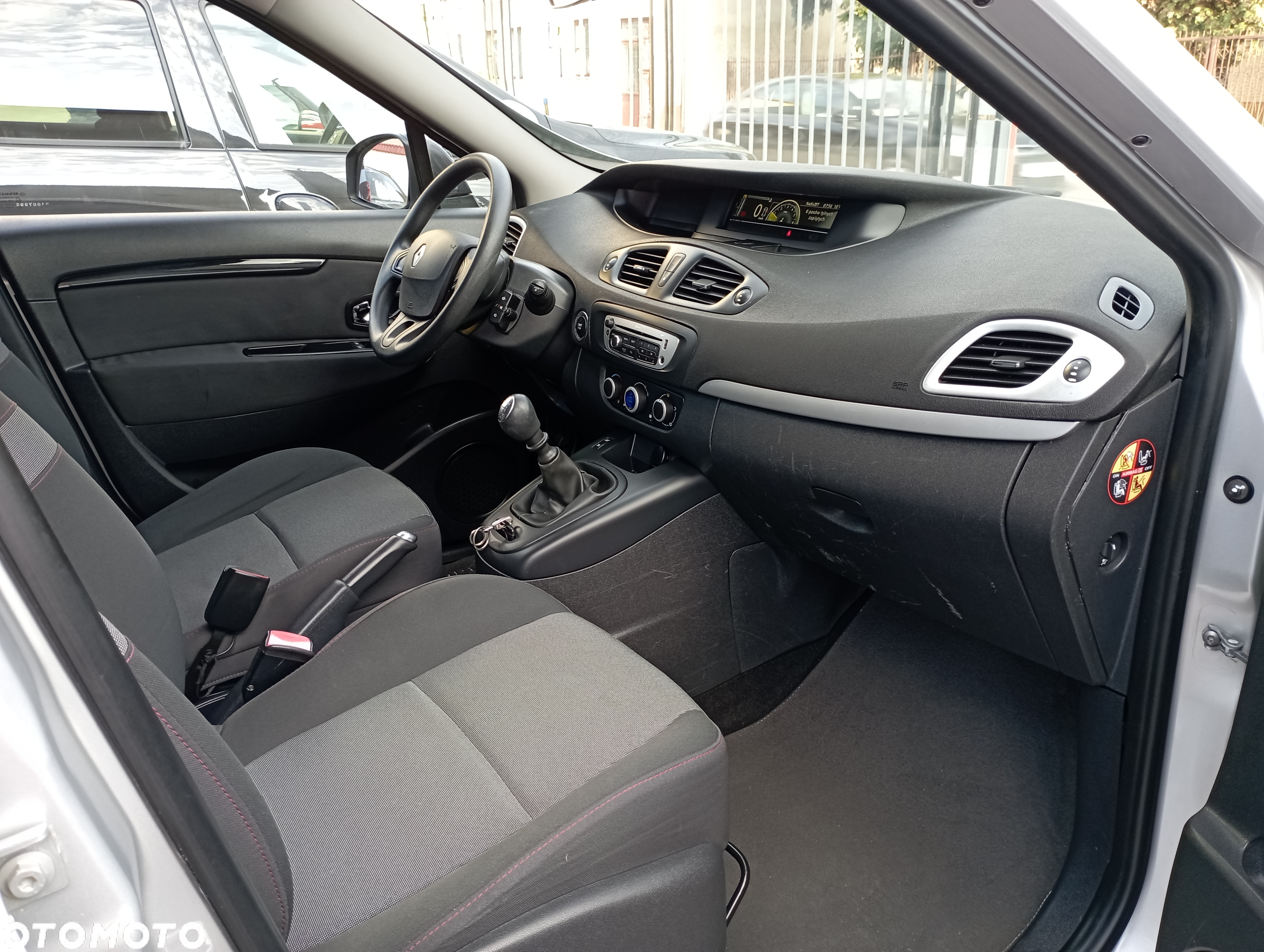 Renault Scenic 1.5 dCi Dynamique - 9
