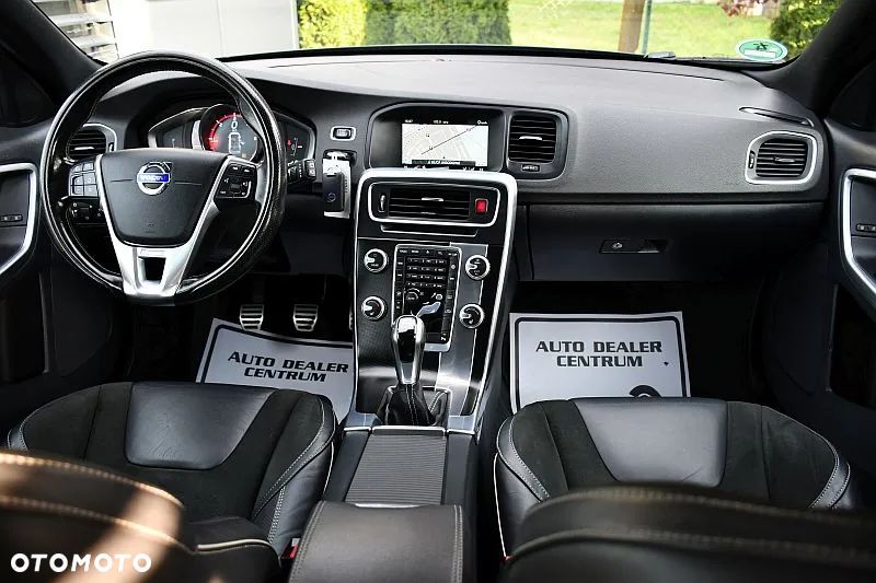 Volvo V60 D3 R-Design - 24