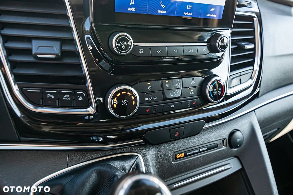 Ford Tourneo Custom 2.0 EcoBlue L2 Titanium - 23