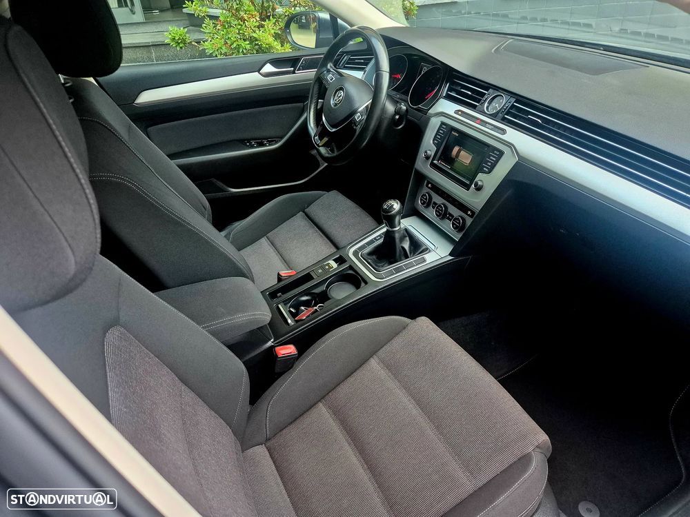 VW Passat Variant 1.6 TDI BlueMotion - 24