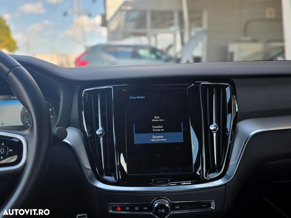 Volvo S60 B4 MHEV AT Plus Dark - 27