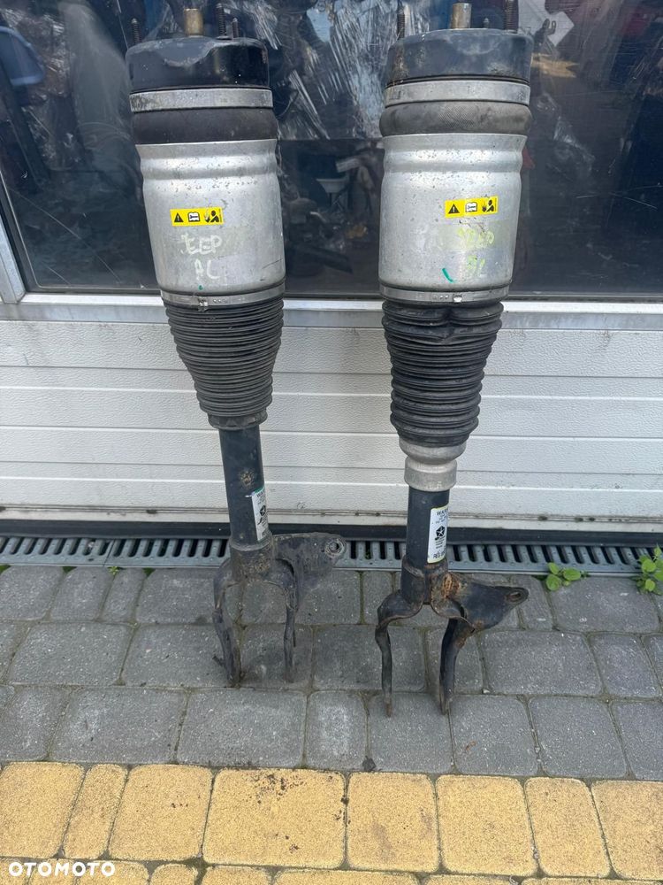 Amortyzatory przód Jeep Grand Cherokee WK2 - 1