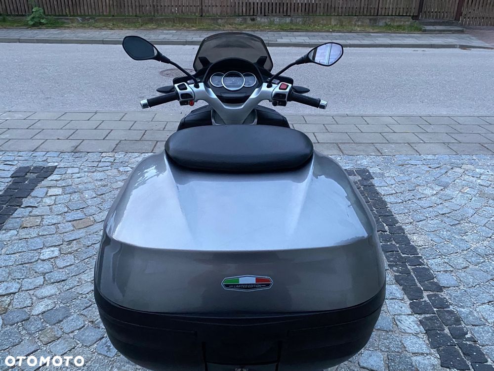 Piaggio MP-3 - 21