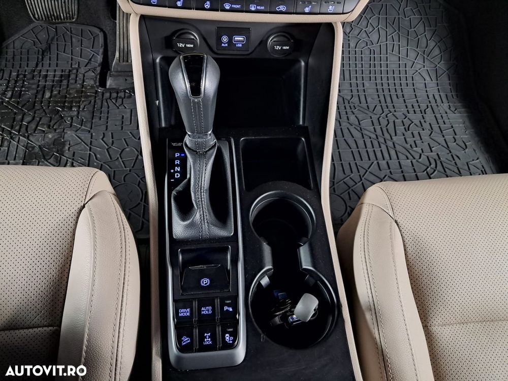 Hyundai Tucson 2.0 CRDI 4WD 6AT Style - 11