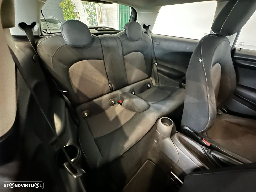 MINI 3 Portas One D - 23